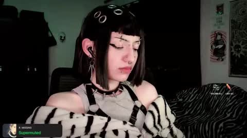 Roxy Independient model Help me to reach 50 thumbs up online show from February 12, 12:45 am