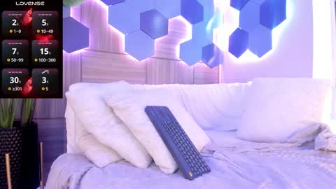    online show from October 28, 7:52 pm