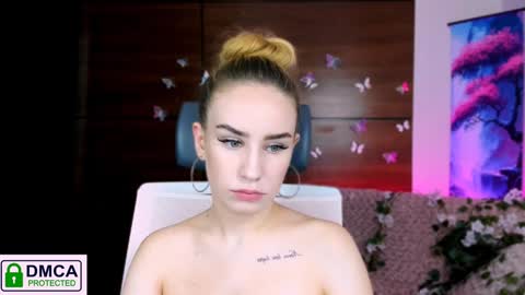 Snapshot of rozmary_ket chatting on January 24, 11:37 am Im Rozmary nice to meet you 3 online show from January 24, 11:37 am