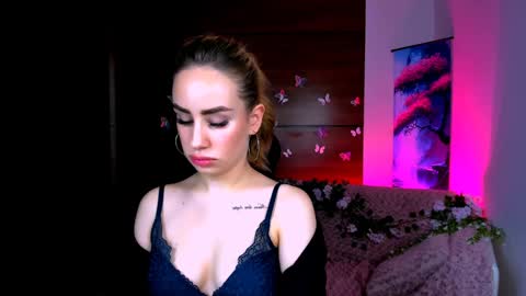 Snapshot of rozmary_ket chatting on February 7, 10:50 am Im Rozmary nice to meet you 3 online show from February 7, 10:50 am