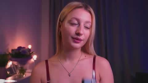 Mila online show from September 22, 4:05 pm