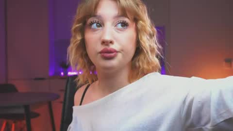 Mila online show from April 4, 5:01 pm