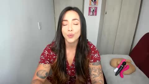 Sara online show from February 5, 8:04 pm