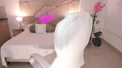 Sabrina online show from November 12, 9:35 pm