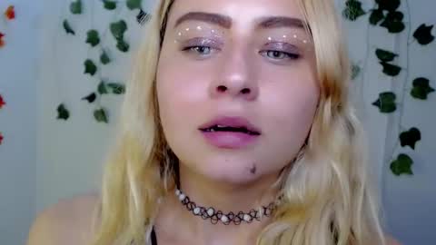 Snapshot of sabrinaexpositoxx chatting on March 2, 9:43 am SABRI online show from March 2, 9:43 am