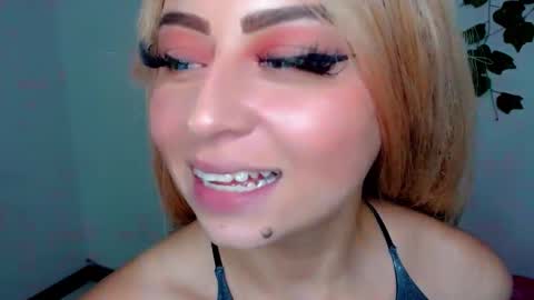 Snapshot of sabrinaexpositoxx chatting on December 5, 2:53 am SABRI online show from December 5, 2:53 am