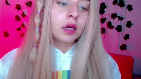 Snapshot of sabrinaexpositoxx chatting on February 16, 2:33 am SABRI online show from February 16, 2:33 am