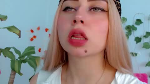 Snapshot of sabrinaexpositoxx chatting on October 14, 4:53 pm SABRI online show from October 14, 4:53 pm