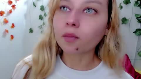 Snapshot of sabrinaexpositoxx chatting on March 12, 9:12 am SABRI online show from March 12, 9:12 am