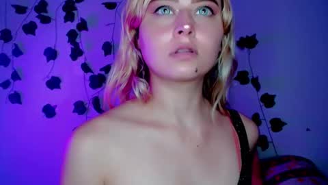 Snapshot of sabrinaexpositoxx chatting on February 5, 10:41 am SABRI online show from February 5, 10:41 am