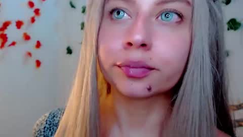 Snapshot of sabrinaexpositoxx chatting on March 1, 12:45 pm SABRI online show from March 1, 12:45 pm