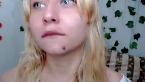 Snapshot of sabrinaexpositoxx chatting on March 1, 11:26 pm SABRI online show from March 1, 11:26 pm