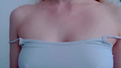 Snapshot of sabrinaexpositoxx chatting on September 8, 9:03 pm SABRI online show from September 8, 9:03 pm