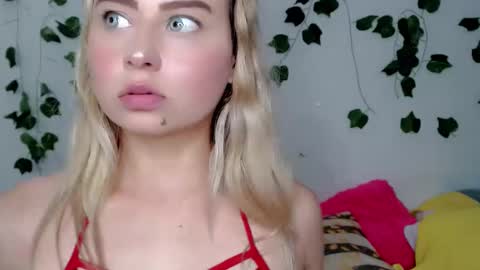 Snapshot of sabrinaexpositoxx chatting on January 22, 2:37 am SABRI online show from January 22, 2:37 am