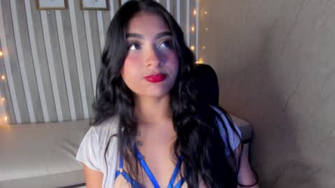 Snapshot of sabrinahims_ chatting on February 7, 9:26 pm mariana online show from February 7, 9:26 pm