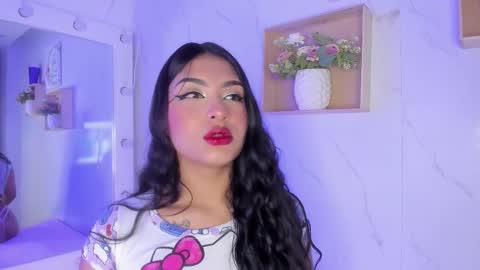 Snapshot of sabrinahims_ chatting on October 11, 3:22 am mariana online show from October 11, 3:22 am