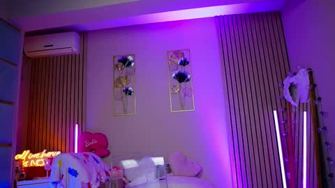 SabrinaJade online show from February 4, 6:49 am