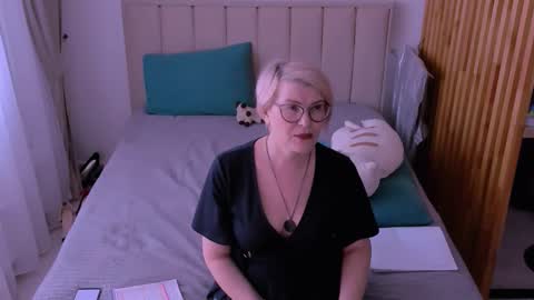 Sabrina MacMarren online show from March 4, 9:49 am