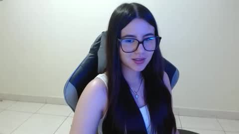 Sahaliefox  online show from November 19, 9:37 pm