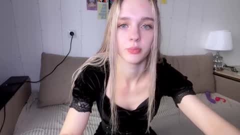 Snapshot of sailormoon666_ chatting on March 6, 9:36 am Sofia online show from March 6, 9:36 am
