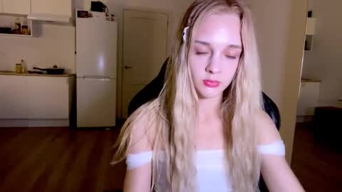 Snapshot of sailormoon666_ chatting on September 19, 8:41 pm Sofia online show from September 19, 8:41 pm