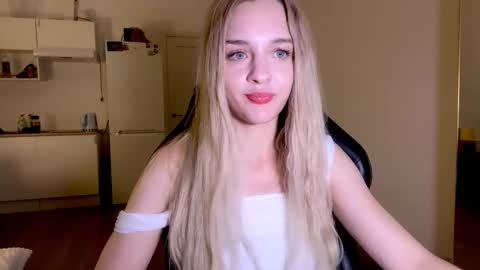 Snapshot of sailormoon666_ chatting on October 11, 8:33 pm Sofia online show from October 11, 8:33 pm