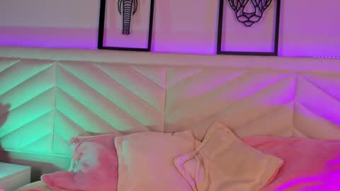 Snapshot of sally_white_ chatting on December 28, 3:04 am Sally White online show from December 28, 3:04 am