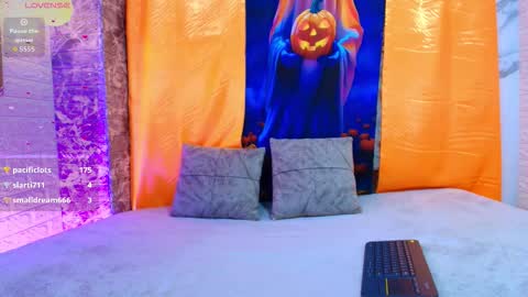 Snapshot of salome_cruxx chatting on October 20, 1:03 pm salome_cruxx online show from October 20, 1:03 pm