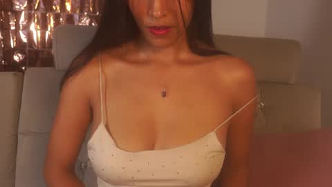 Samantha Roberts online show from November 10, 8:15 pm