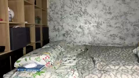 Sandy online show from April 25, 6:49 pm