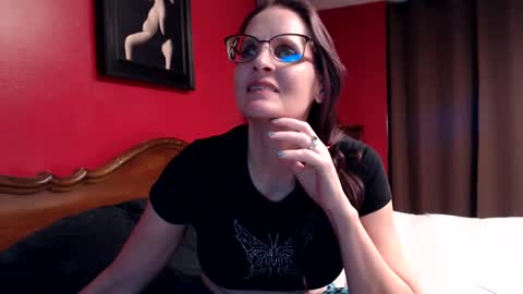 Snapshot of sapphireslutwife chatting on October 20, 4:37 am Christina Sapphire online show from October 20, 4:37 am