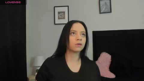 sara_b11 online show from June 19, 6:00 pm