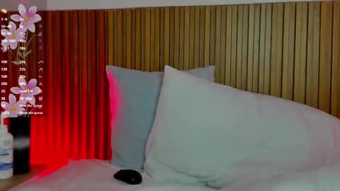 Snapshot of sara_castro24 chatting on December 11, 10:27 pm Sara online show from December 11, 10:27 pm