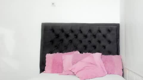 sara online show from February 24, 4:15 am