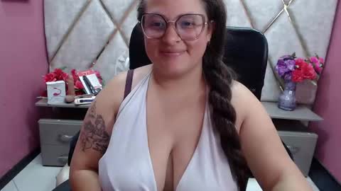 sara_thonson_ online show from February 6, 7:01 am