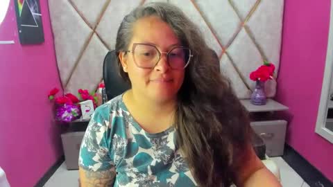 sara_thonson_ online show from April 18, 4:15 am