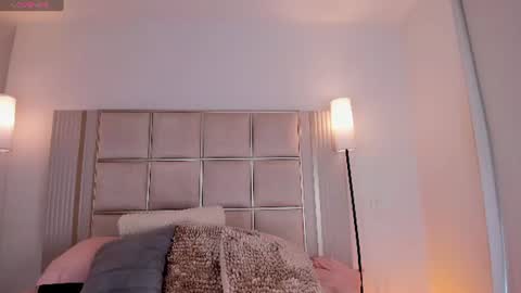 Sara Miller  online show from July 31, 10:33 pm