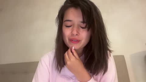 Snapshot of sarah_heart_aus chatting on January 8, 12:05 pm Sarah Heart Aus online show from January 8, 12:05 pm