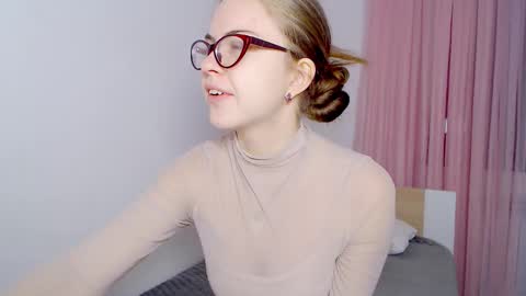 Sarah online show from November 3, 5:17 pm