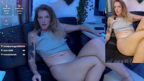 sarahdellisonn online show from November 23, 8:21 pm