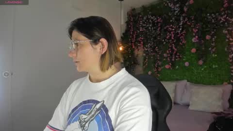 Sarah Deyvis online show from January 19, 1:18 pm