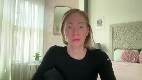 Sarah online show from June 17, 6:42 pm