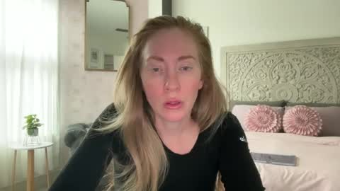 Sarah online show from July 4, 6:59 pm