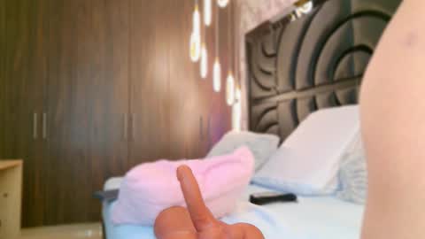 Sarah online show from September 9, 1:33 pm