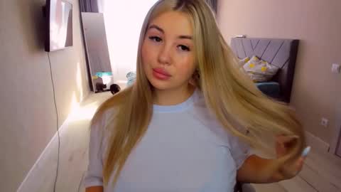 Sarah online show from March 23, 11:38 am