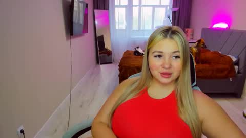 Sarah online show from April 14, 1:11 pm