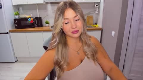 Sarah online show from September 15, 7:10 pm