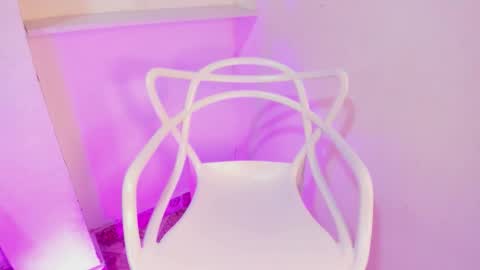 Sarahnovoa  online show from November 24, 6:43 pm