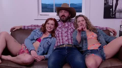 saraloverays online show from March 8, 2:10 am