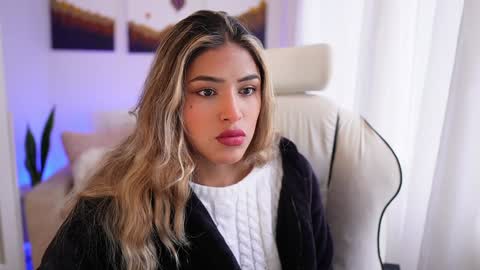 Snapshot of saraparisi_ chatting on January 2, 8:35 pm Sara online show from January 2, 8:35 pm